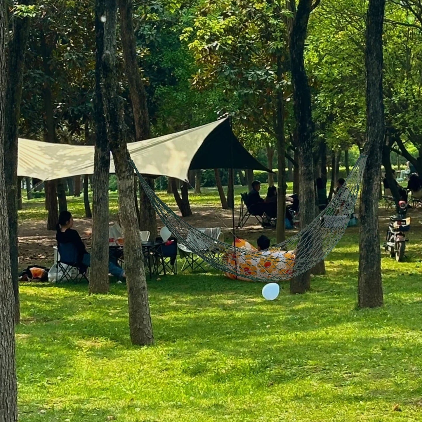 Travel Hammock, Portable Outdoor Hammock for Camping and Hiking, Durable Nylon Sleeping Bed for Garden, Beach, and Backyard Relaxation, Lightweight Easy Setup
