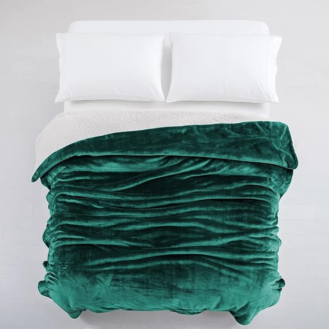 IR Imperial Rooms Emerald Green Sherpa Fleece Throw Blanket for Bed - Wholesale Bulk Pack of 16 Sherpa Blankets - Soft Fluffy Throw Blankets for Hotels, Guest Bedroom, 50x60 Inches