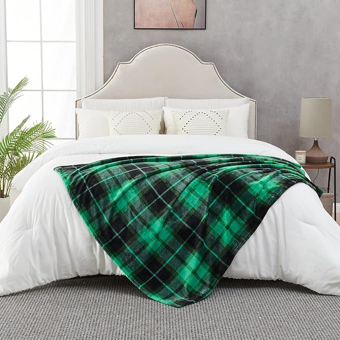 SOCHOW Flannel Fleece Throw Blanket 60 x 80 Inches, All Season Plaid Green Blanket for Bed, Couch, Car