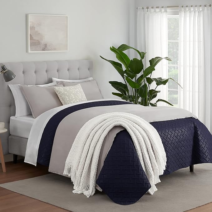 Serta ComfortSure Soft 3-Piece Full/Queen Quilt Bedding Set, Includes Bedspread/Coverlet and Pillow Shams, Bedding for All Seasons, Machine Washable, Navy
